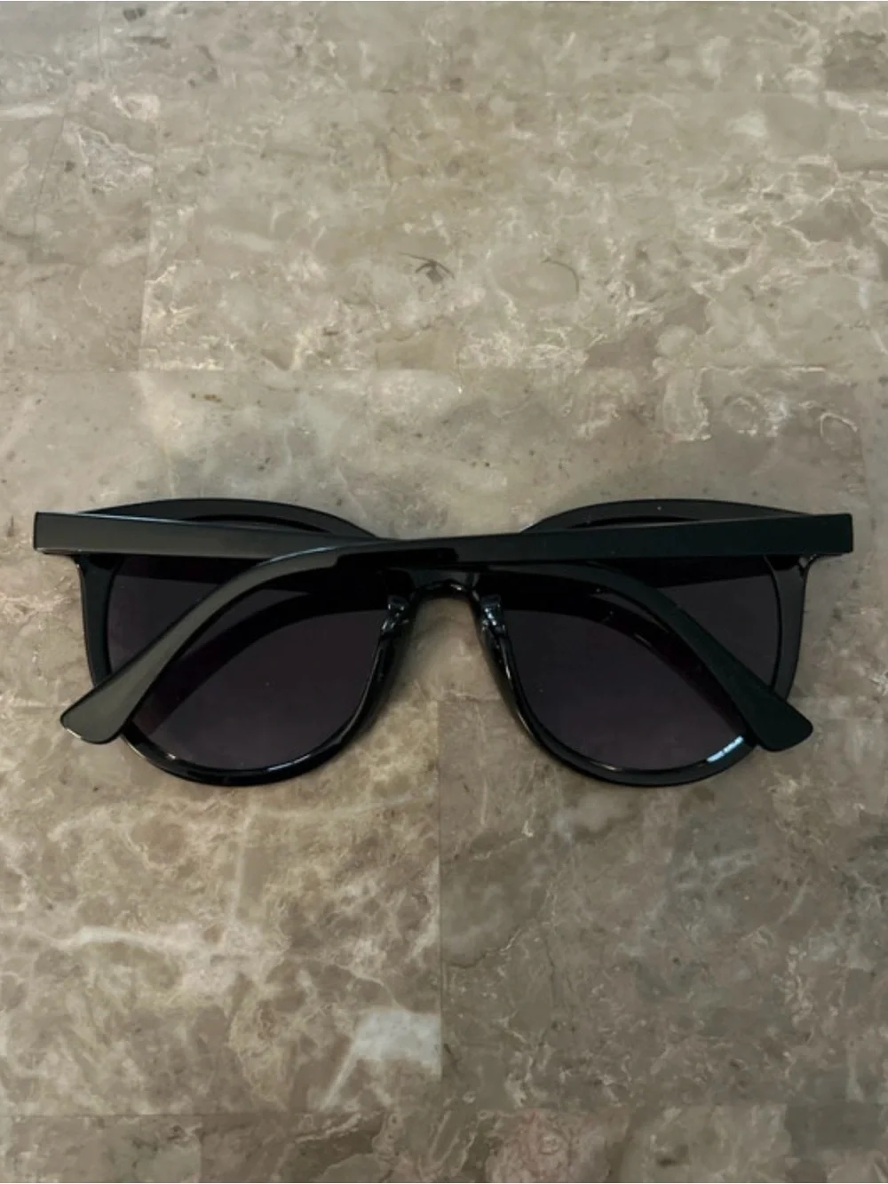 Women’s Black Cat-Eye Sunglasses - Stylish UV Shield